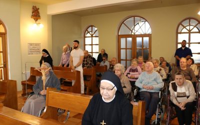 „ROZPIĘTY NA RAMIONACH JAK SOKÓŁ NA NIEBIE (…)”